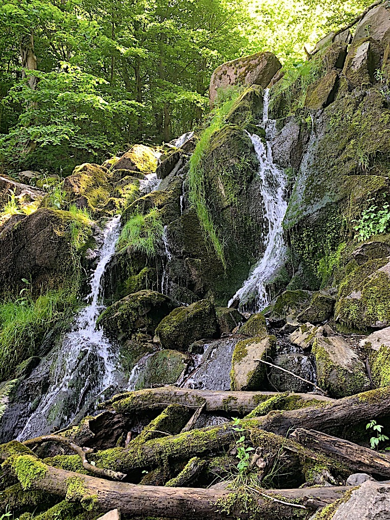 danmarks største vandfald døndalen på bornholm
